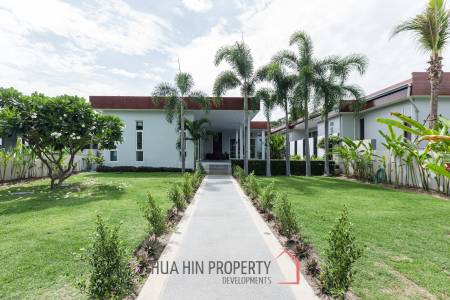 Black Lotus 4 Bedroom Pool Villa with Guesthouse