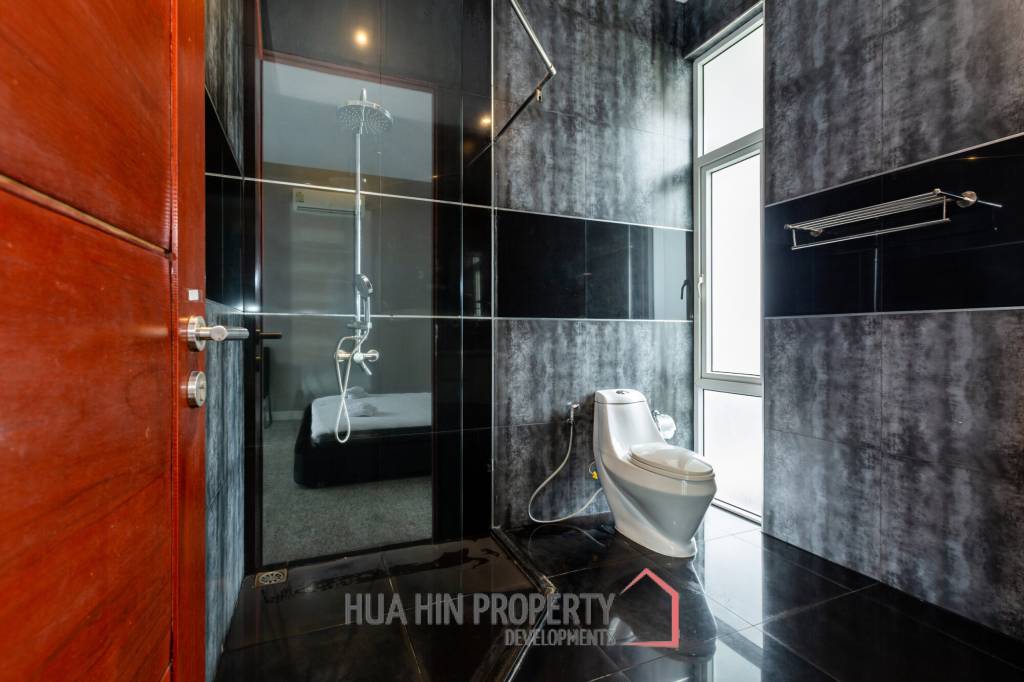 Black Lotus 4 Bedroom Pool Villa with Guesthouse