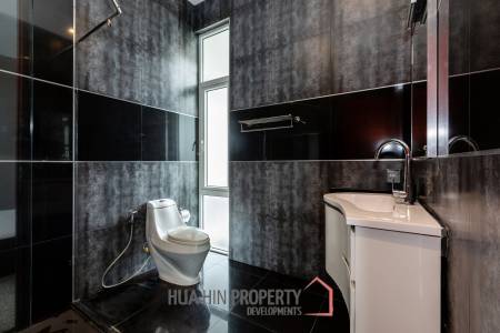 Black Lotus 4 Bedroom Pool Villa with Guesthouse