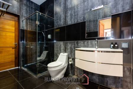 Black Lotus 4 Bedroom Pool Villa with Guesthouse