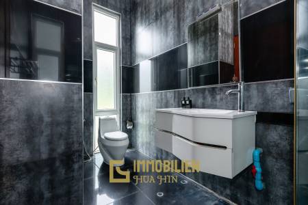 690 metro cuadrado 4 ` 4 Baño Villa de Venta