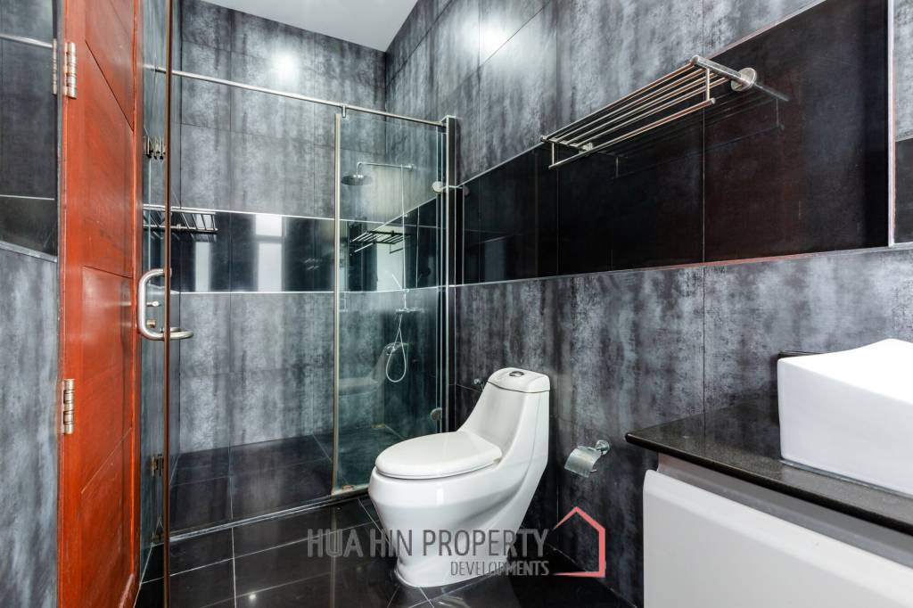 Black Lotus 4 Bedroom Pool Villa with Guesthouse