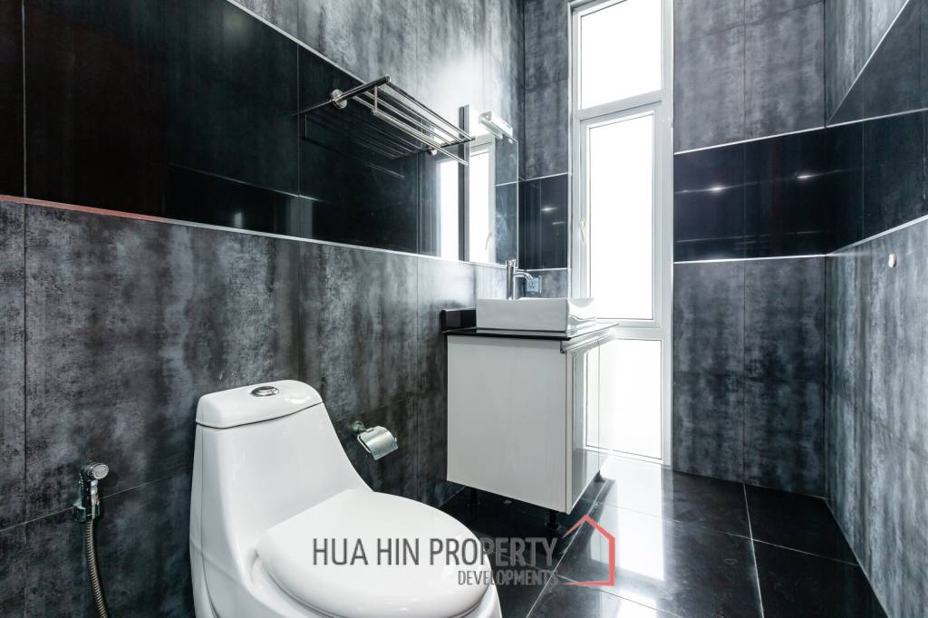 Black Lotus 4 Bedroom Pool Villa with Guesthouse