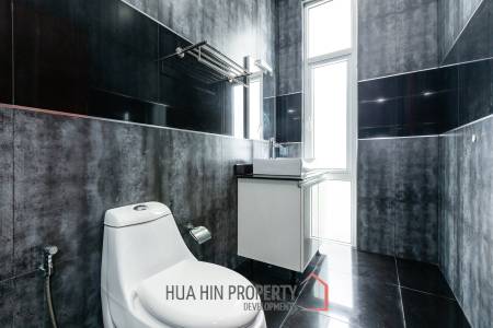 Black Lotus 4 Bedroom Pool Villa with Guesthouse