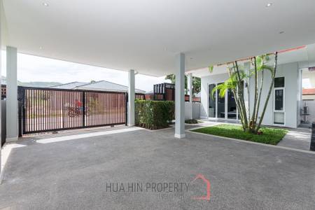 Black Lotus 4 Bedroom Pool Villa with Guesthouse