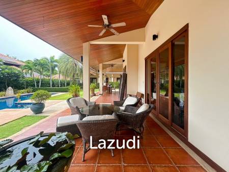 White Lotus 2 : 5 Bedroom, Balinese Style, Luxury Pool Villa close to Hua Hin Town