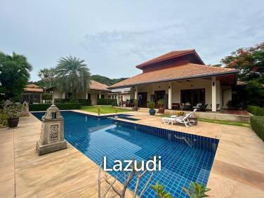 White Lotus 2 : 5 Bedroom, Balinese Style, Luxury Pool Villa close to Hua Hin Town