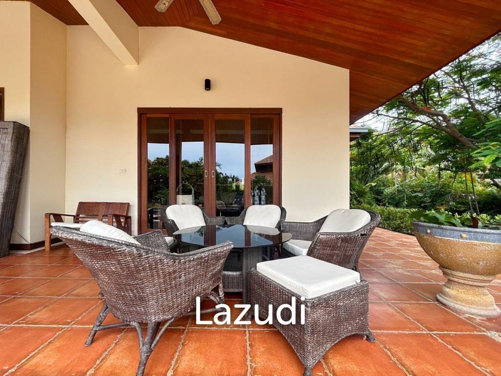 White Lotus 2 : 5 Bedroom, Balinese Style, Luxury Pool Villa close to Hua Hin Town