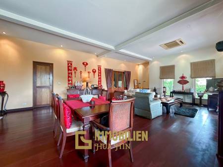 White Lotus 2 : 5 Bedroom, Balinese Style, Luxury Pool Villa close to Hua Hin Town