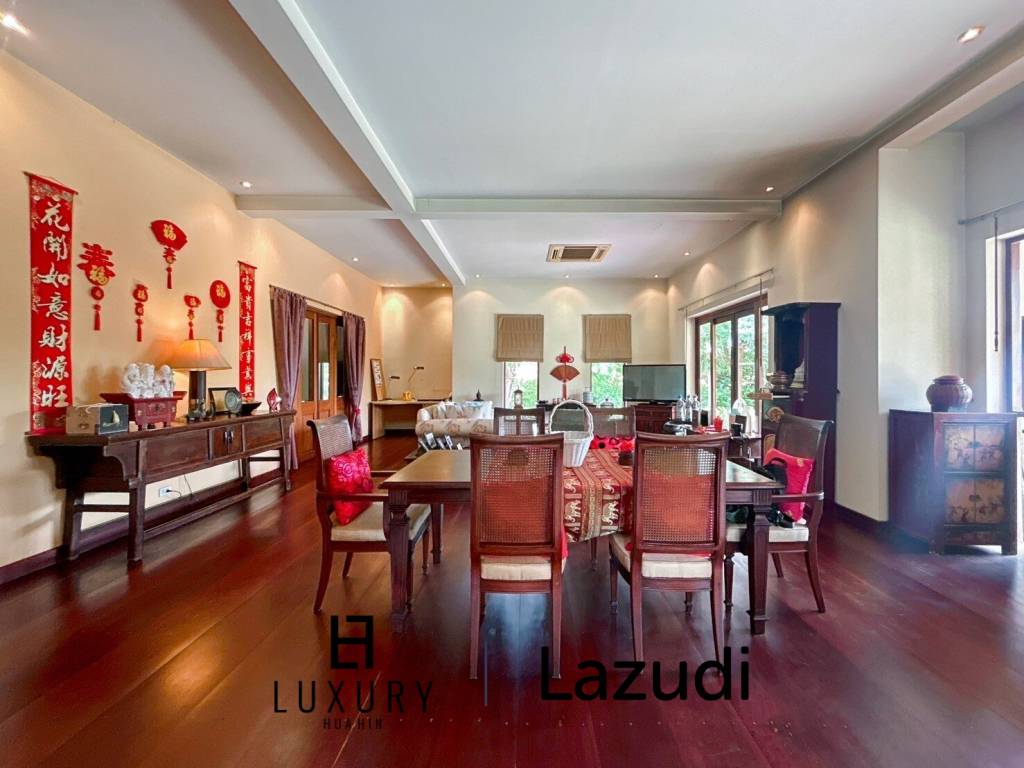 White Lotus 2 : 5 Bedroom, Balinese Style, Luxury Pool Villa close to Hua Hin Town