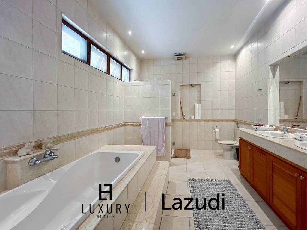 1,736 metro cuadrado 5 ` 5 Baño Villa de Venta