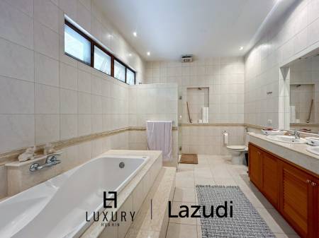 1,736 metro cuadrado 5 ` 5 Baño Villa de Venta