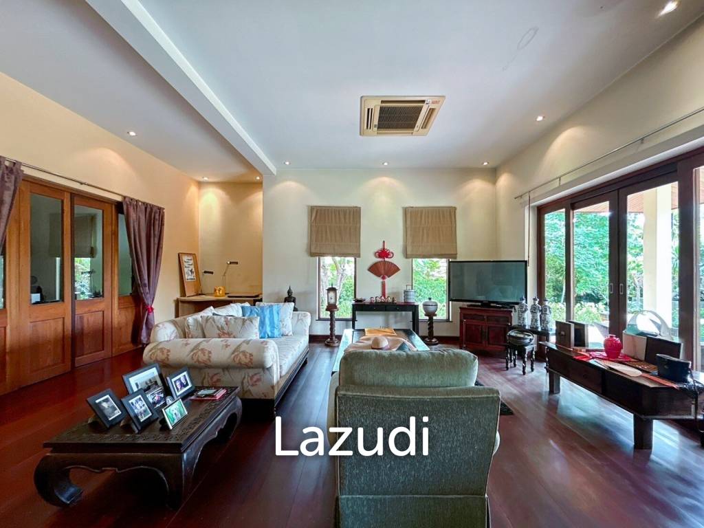 White Lotus 2 : 5 Bedroom, Balinese Style, Luxury Pool Villa close to Hua Hin Town