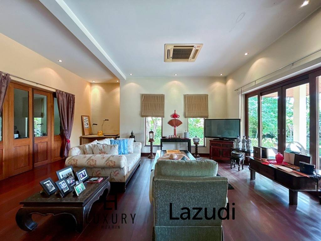 White Lotus 2 : 5 Bedroom, Balinese Style, Luxury Pool Villa close to Hua Hin Town