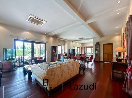 White Lotus 2 : 5 Bedroom, Balinese Style, Luxury Pool Villa close to Hua Hin Town