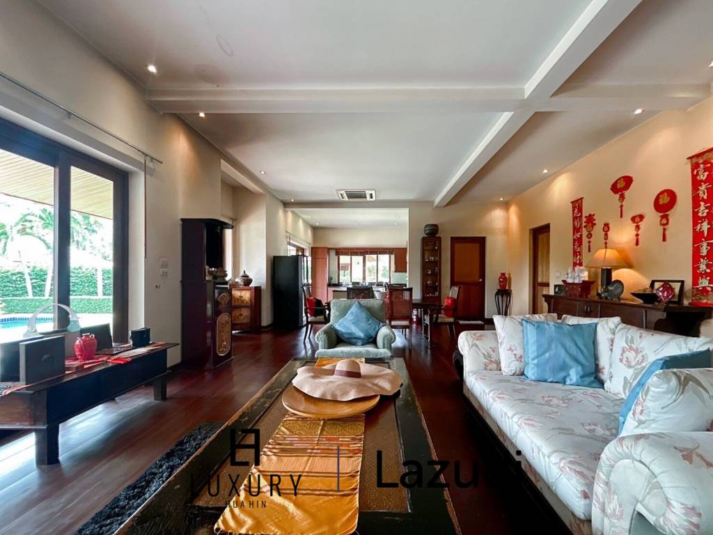 White Lotus 2 : 5 Bedroom, Balinese Style, Luxury Pool Villa close to Hua Hin Town