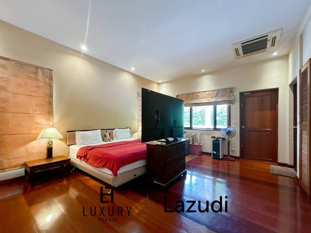 White Lotus 2 : 5 Bedroom, Balinese Style, Luxury Pool Villa close to Hua Hin Town