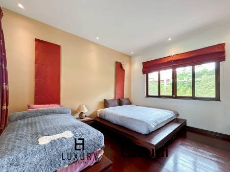 White Lotus 2 : 5 Bedroom, Balinese Style, Luxury Pool Villa close to Hua Hin Town