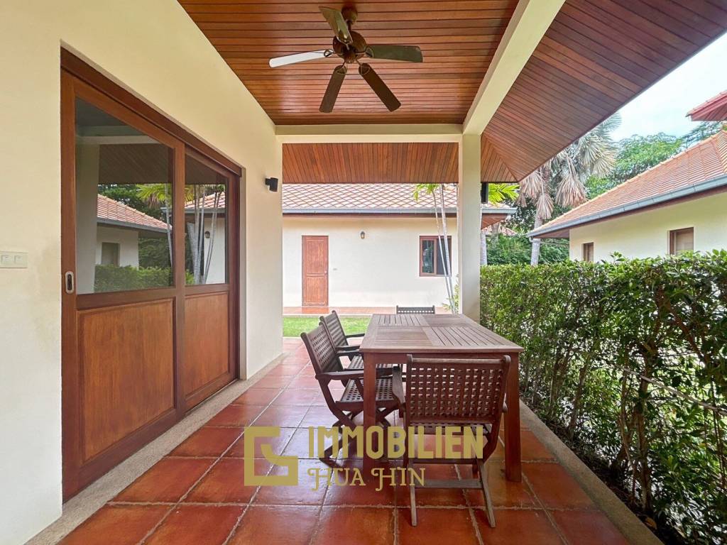 White Lotus 2 : 5 Bedroom, Balinese Style, Luxury Pool Villa close to Hua Hin Town