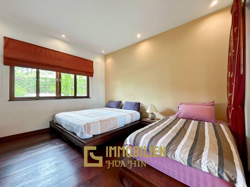 White Lotus 2 : 5 Bedroom, Balinese Style, Luxury Pool Villa close to Hua Hin Town