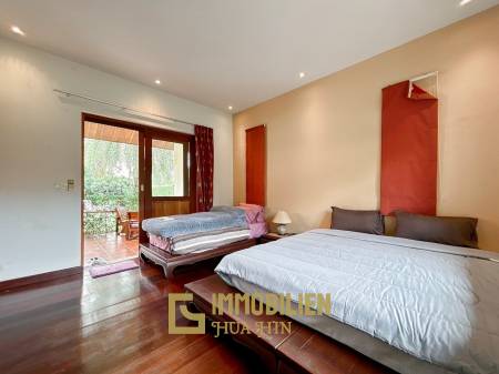 White Lotus 2 : 5 Bedroom, Balinese Style, Luxury Pool Villa close to Hua Hin Town