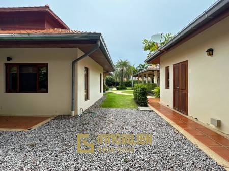 White Lotus 2 : 5 Bedroom, Balinese Style, Luxury Pool Villa close to Hua Hin Town