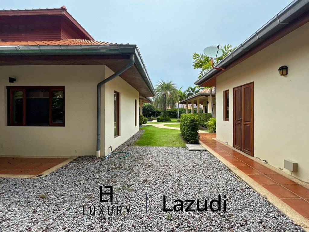 White Lotus 2 : 5 Bedroom, Balinese Style, Luxury Pool Villa close to Hua Hin Town