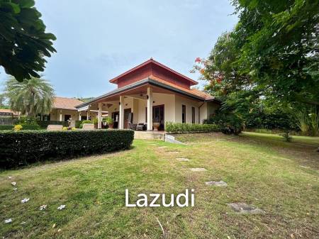 White Lotus 2 : 5 Bedroom, Balinese Style, Luxury Pool Villa close to Hua Hin Town