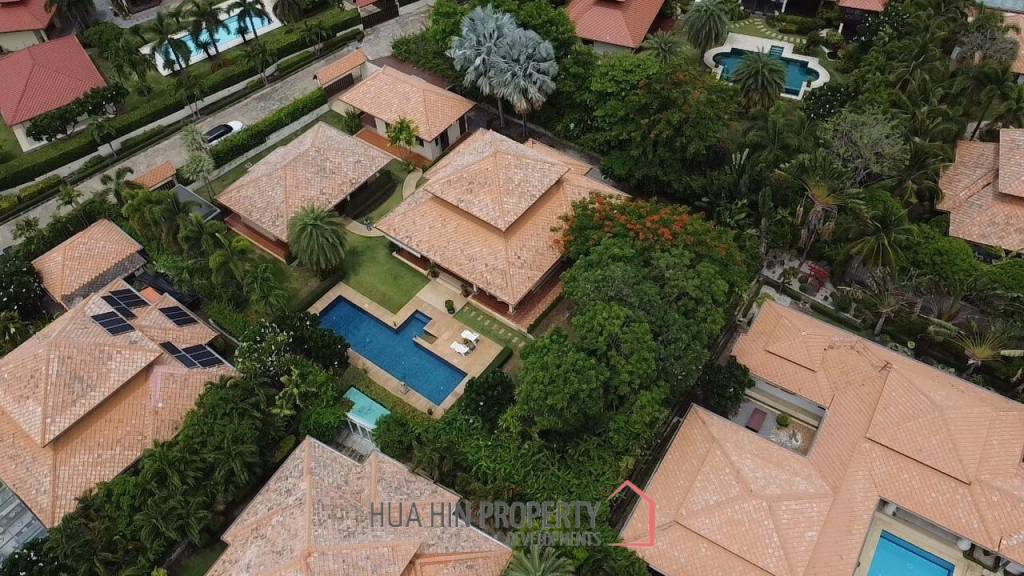White Lotus 2 : 5 Bedroom, Balinese Style, Luxury Pool Villa close to Hua Hin Town