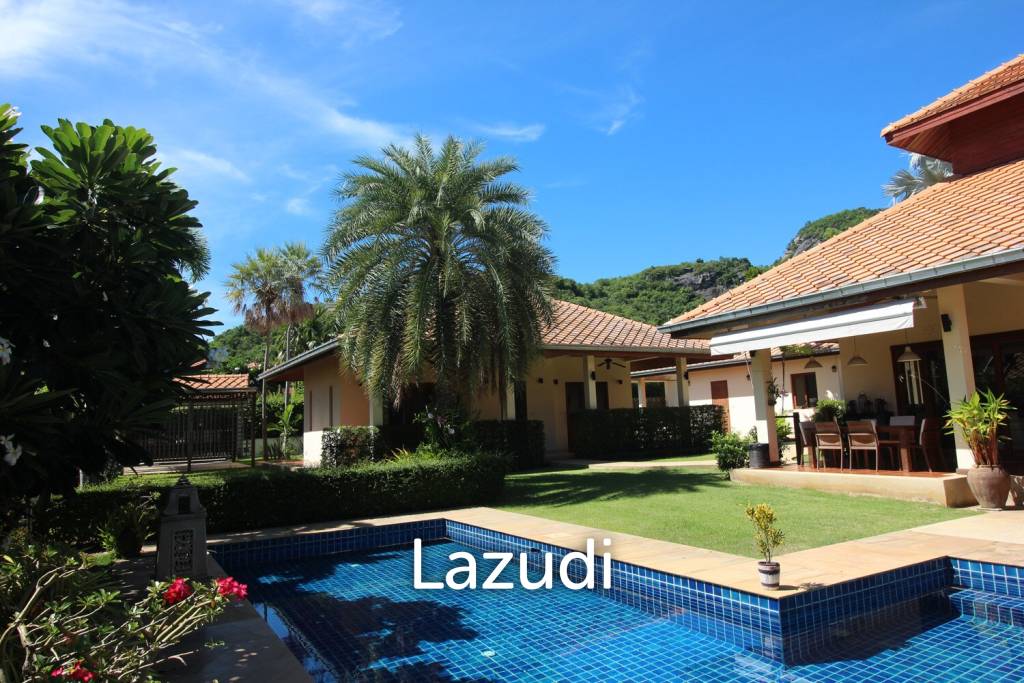 White Lotus 2 : 5 Bedroom, Balinese Style, Luxury Pool Villa close to Hua Hin Town