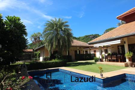 White Lotus 2 : 5 Bedroom, Balinese Style, Luxury Pool Villa close to Hua Hin Town