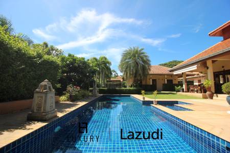 White Lotus 2 : 5 Bedroom, Balinese Style, Luxury Pool Villa close to Hua Hin Town