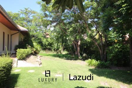 White Lotus 2 : 5 Bedroom, Balinese Style, Luxury Pool Villa close to Hua Hin Town