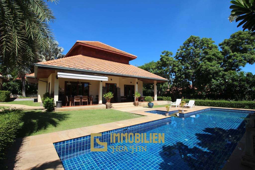 White Lotus 2 : 5 Bedroom, Balinese Style, Luxury Pool Villa close to Hua Hin Town