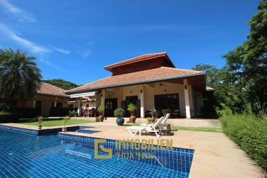 White Lotus 2 : 5 Bedroom, Balinese Style, Luxury Pool Villa close to Hua Hin Town