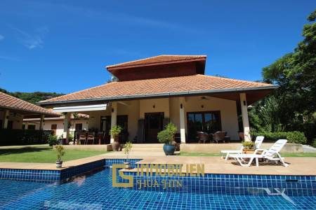 White Lotus 2 : 5 Bedroom, Balinese Style, Luxury Pool Villa close to Hua Hin Town