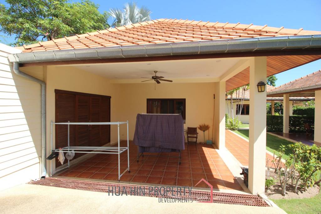 White Lotus 2 : 5 Bedroom, Balinese Style, Luxury Pool Villa close to Hua Hin Town