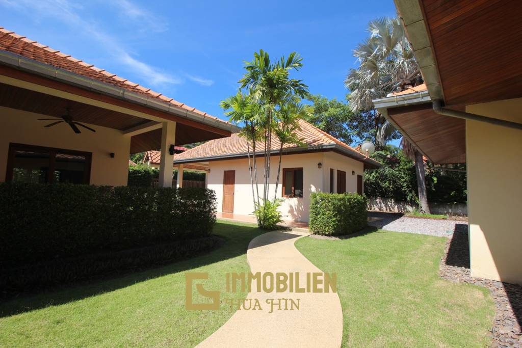 1,736 metro cuadrado 5 ` 5 Baño Villa de Venta