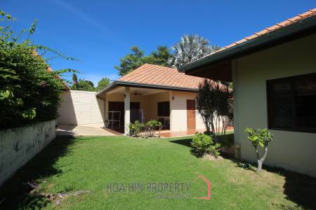 White Lotus 2 : 5 Bedroom, Balinese Style, Luxury Pool Villa close to Hua Hin Town