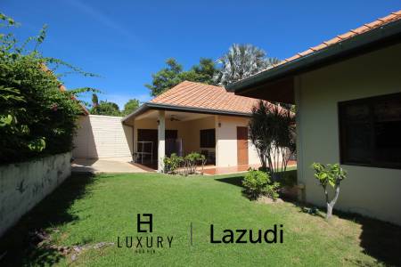 White Lotus 2 : 5 Bedroom, Balinese Style, Luxury Pool Villa close to Hua Hin Town