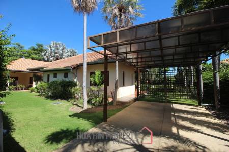 White Lotus 2 : 5 Bedroom, Balinese Style, Luxury Pool Villa close to Hua Hin Town