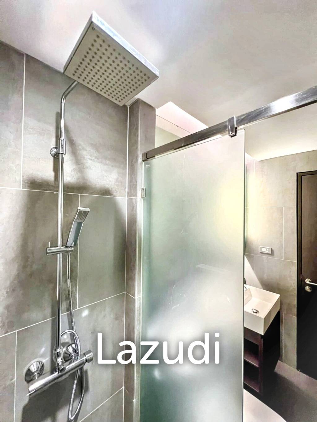 1 Bedroom 1 Bathroom 32 SQ.M The Lumpini24