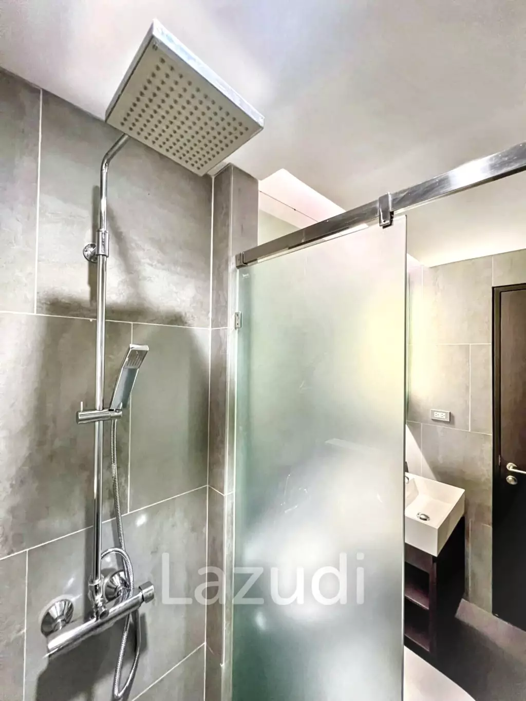 1 Bedroom 1 Bathroom 32 SQ.M The Lumpini24