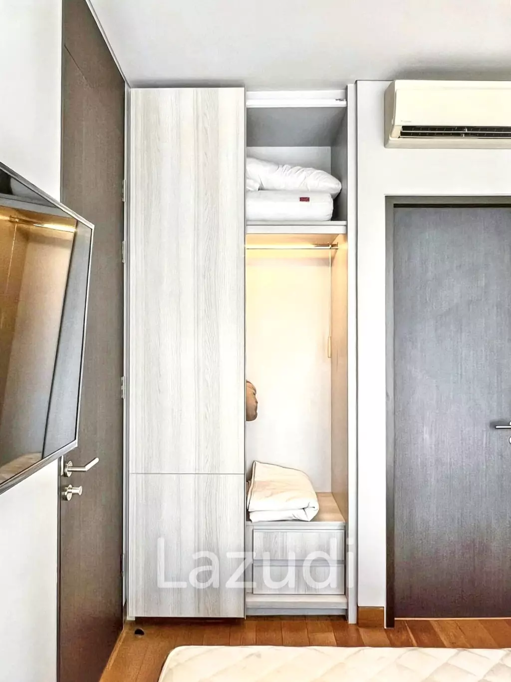 1 Bedroom 1 Bathroom 32 SQ.M The Lumpini24