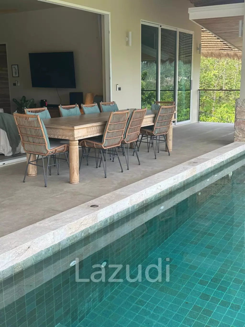 Finished and fully furnished 4 Bed 4 Bath 320 SQ.M