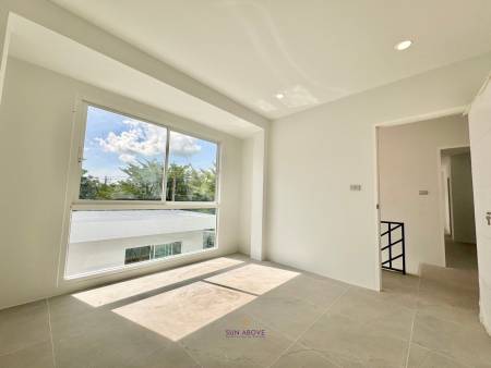 Modern  5-Bedroom Villa Near BISP In Koh Kaew, Phuket