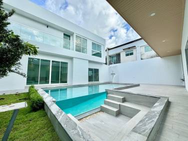 Modern  4-Bedroom Villa Near BISP In Koh Kaew, Phuket