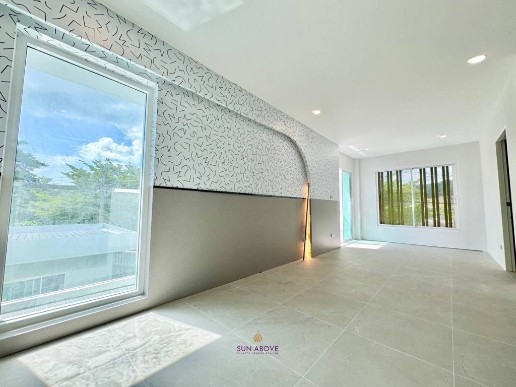 Modern  5-Bedroom Villa Near BISP In Koh Kaew, Phuket