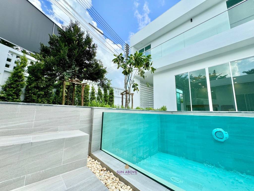 Modern  5-Bedroom Villa Near BISP In Koh Kaew, Phuket