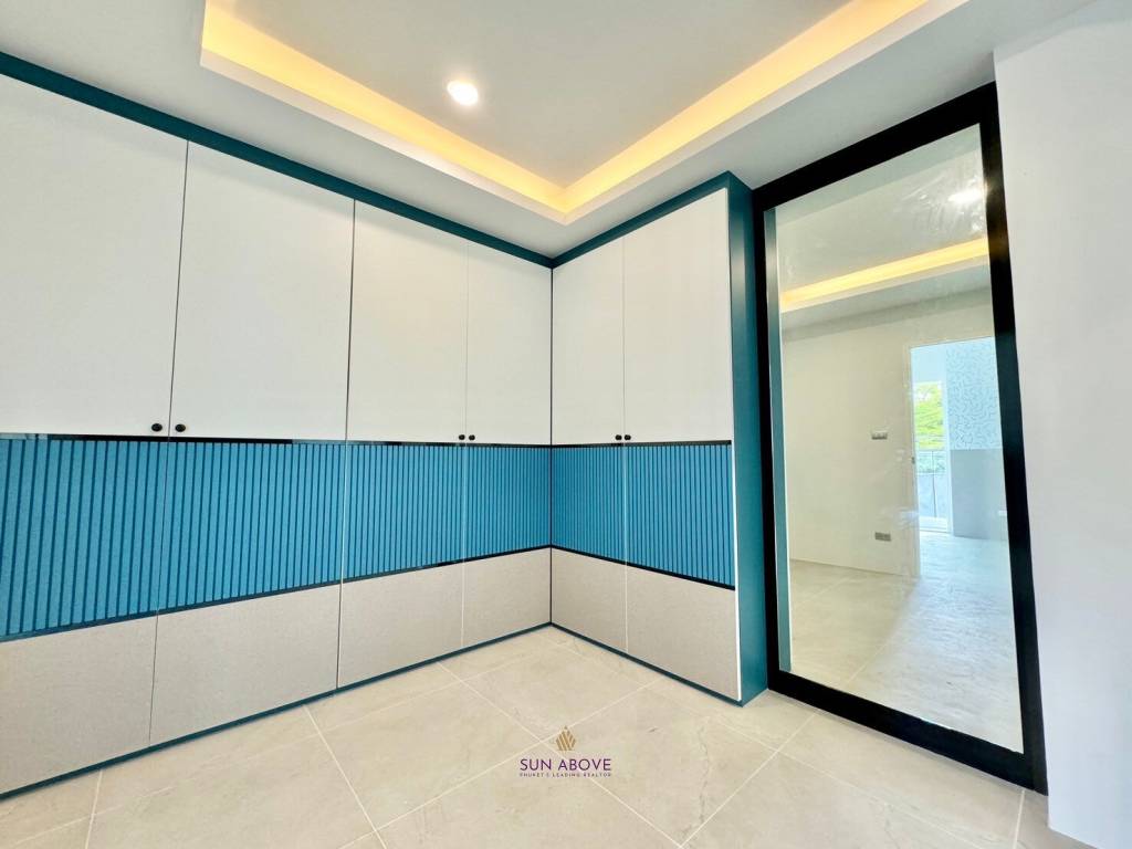 Modern  5-Bedroom Villa Near BISP In Koh Kaew, Phuket